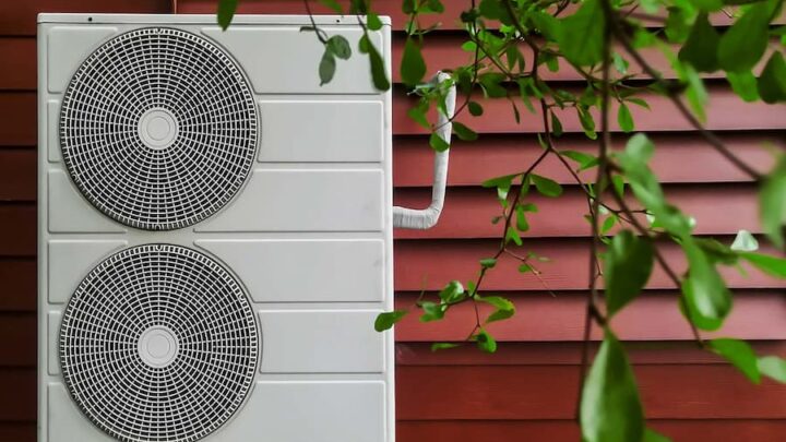 Czy pompy ciepła mogą być używane do obniżania temperatury wewnątrz budynku?